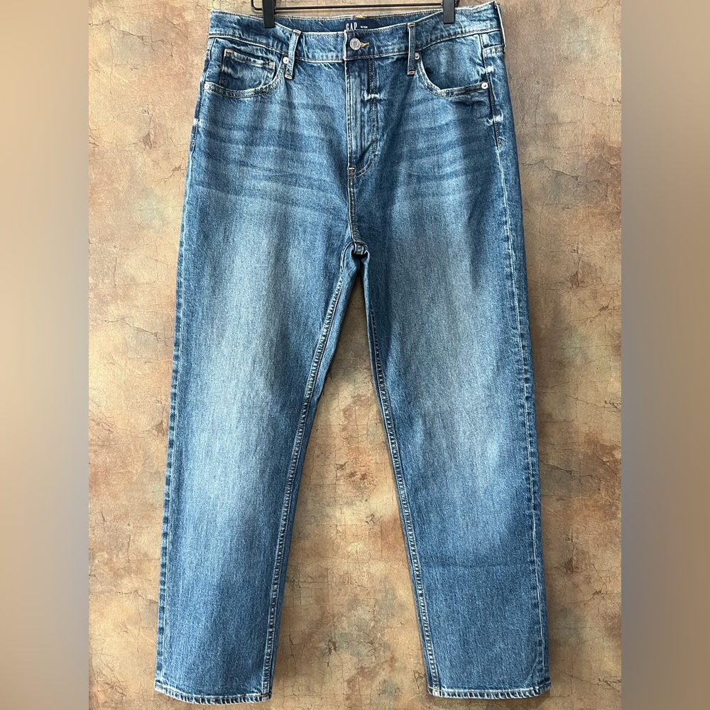 Women’s GAP Classic Straight Jeans - NWOT
